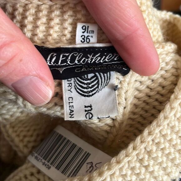 Vintage A.E. Clothier Cable Knit Cricket Sweater V Neck Striped Trim 36 - Picture 3 of 4